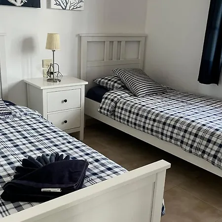 La Cumbre 4a - Sea Views -2 Bed - 2 Bath - Mezzanine Floor - Aircon - Uk Tv Puerto del Carmen (Lanzarote)